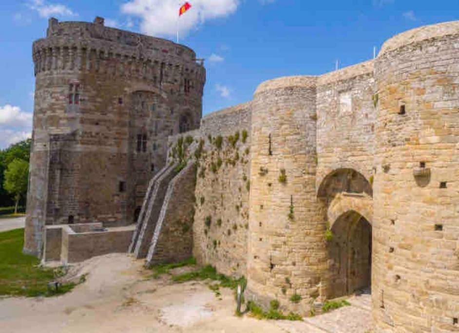 Appartement En Plein Coeur Historique De Dinan Exteriör bild