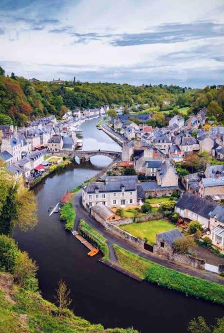Appartement En Plein Coeur Historique De Dinan Exteriör bild