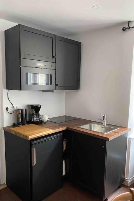 Appartement En Plein Coeur Historique De Dinan Exteriör bild