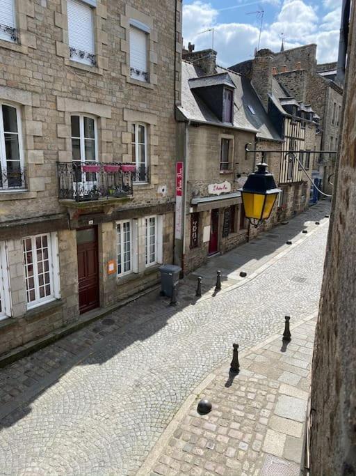 Appartement En Plein Coeur Historique De Dinan Exteriör bild
