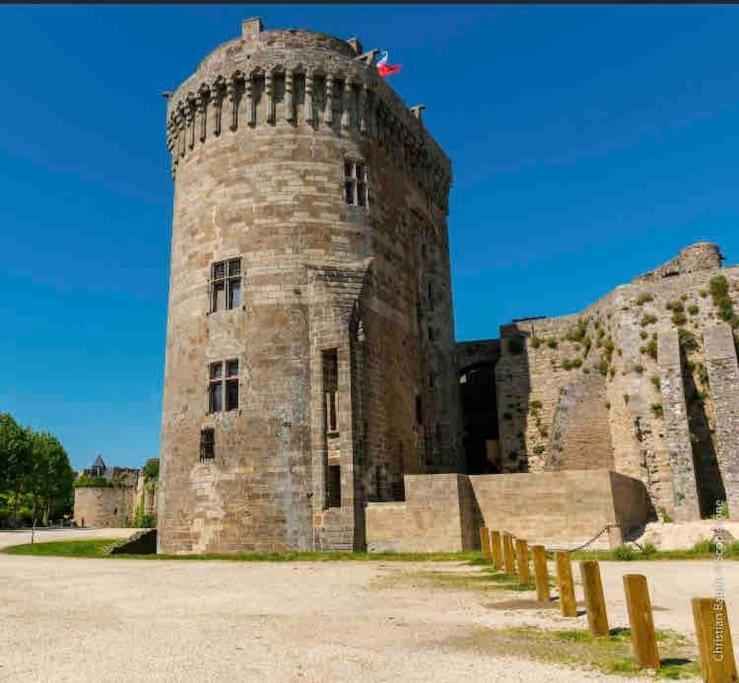 Appartement En Plein Coeur Historique De Dinan Exteriör bild