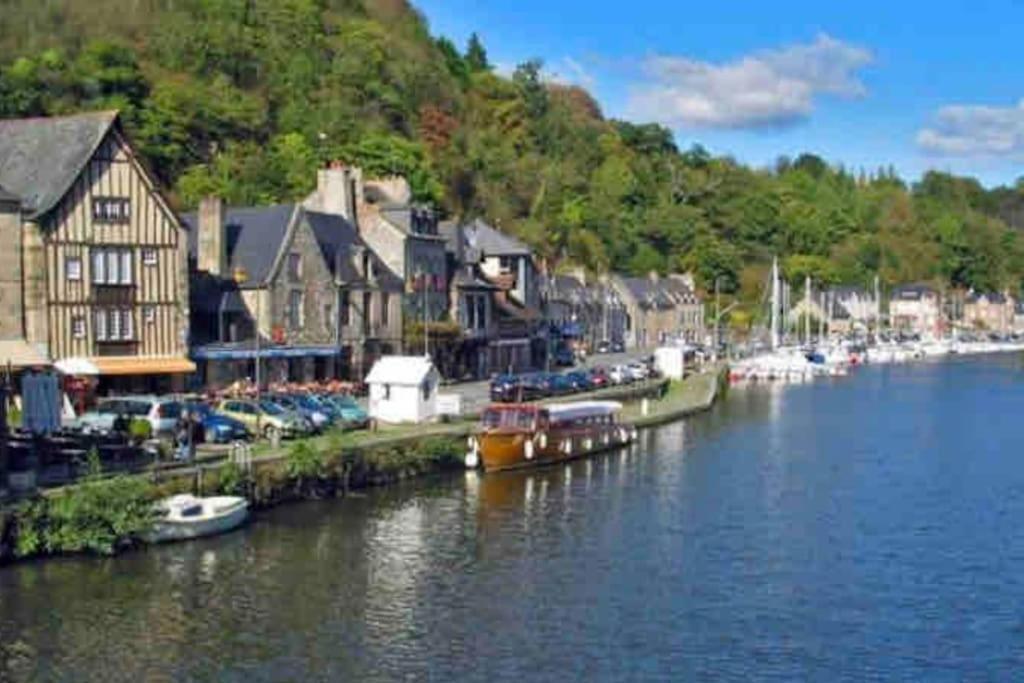 Appartement En Plein Coeur Historique De Dinan Exteriör bild