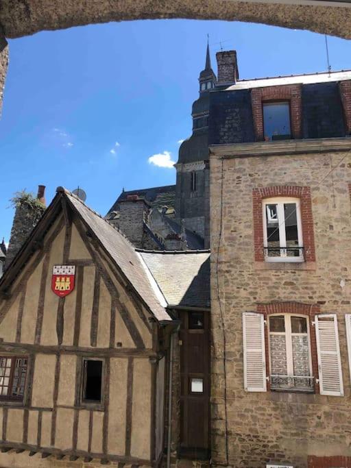 Appartement En Plein Coeur Historique De Dinan Exteriör bild